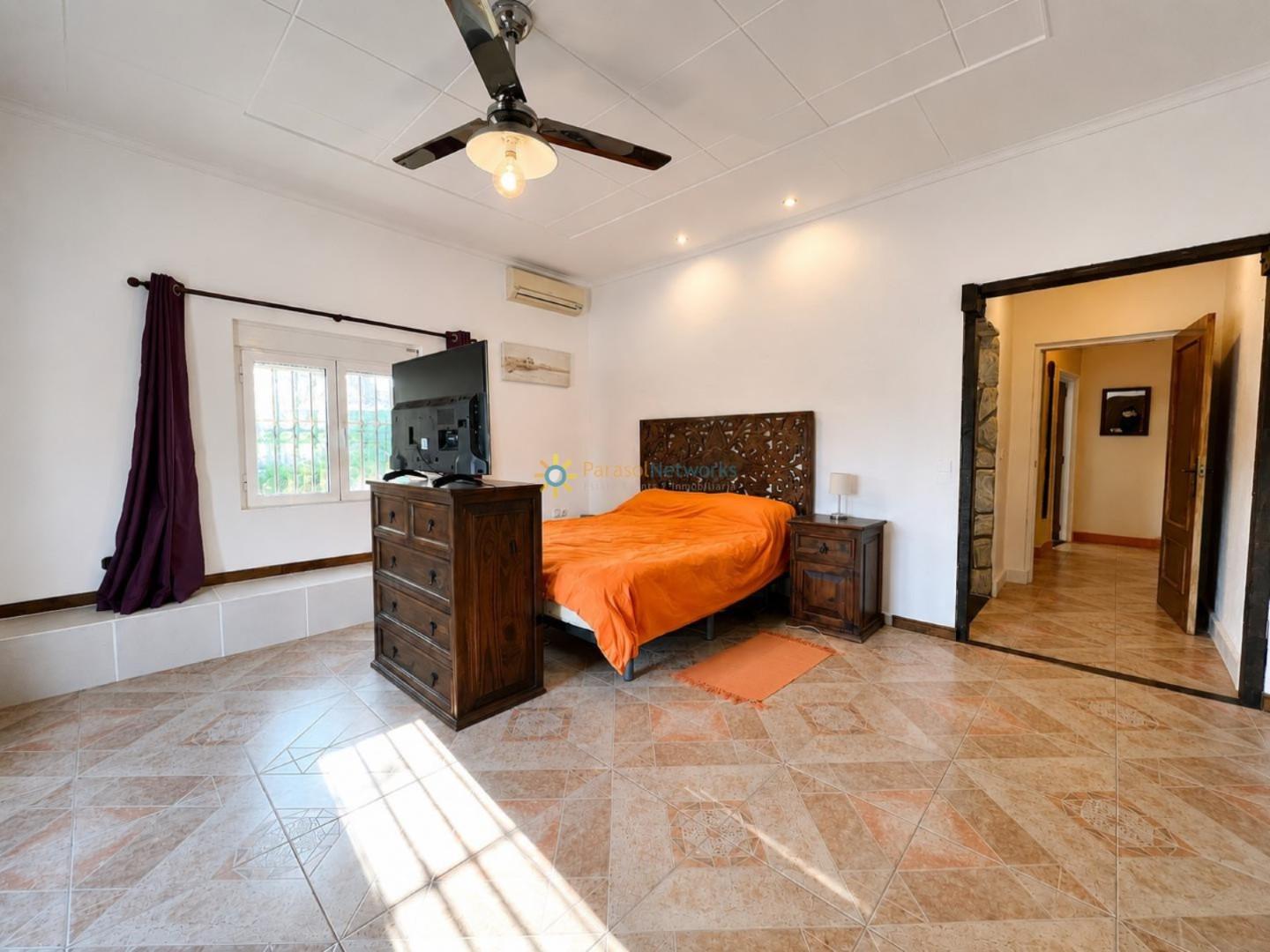 Villa for Sale in Olleria, l'