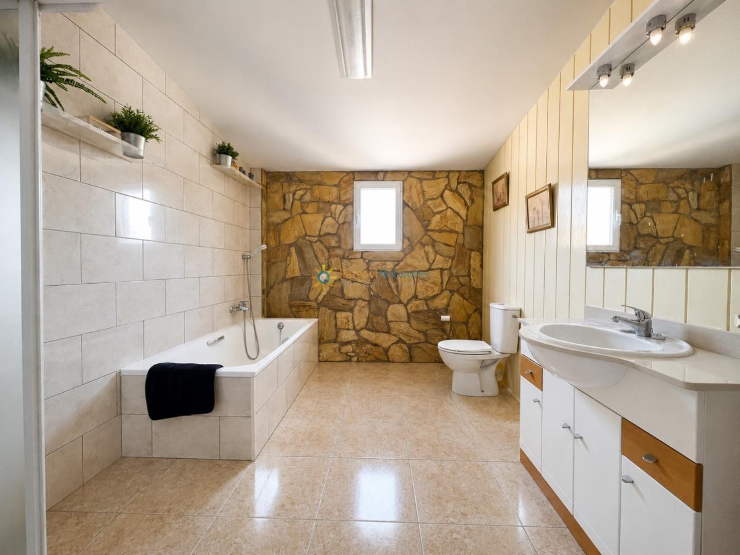 Villa for Sale in Olleria, l'