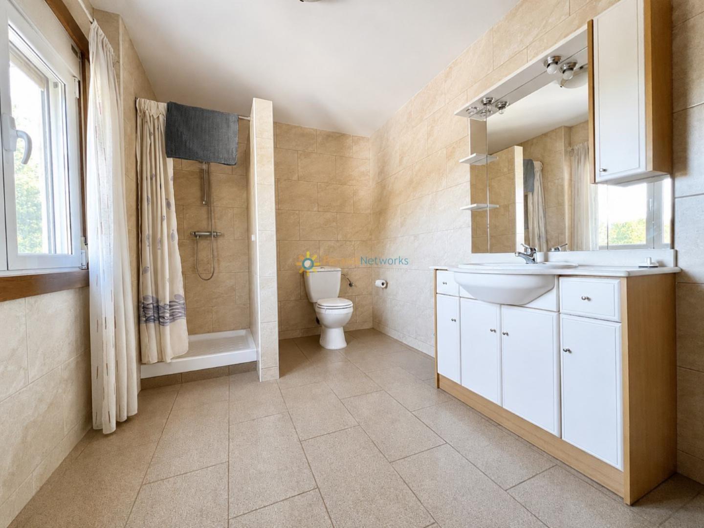 Villa for Sale in Olleria, l'