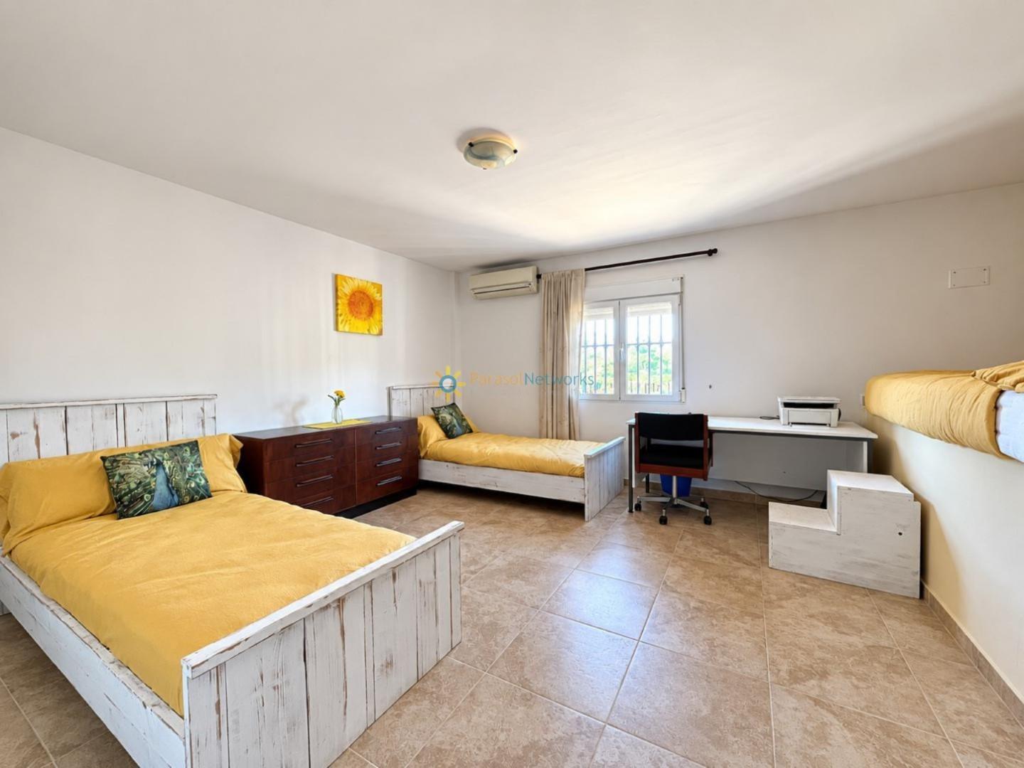 Villa for Sale in Olleria, l'