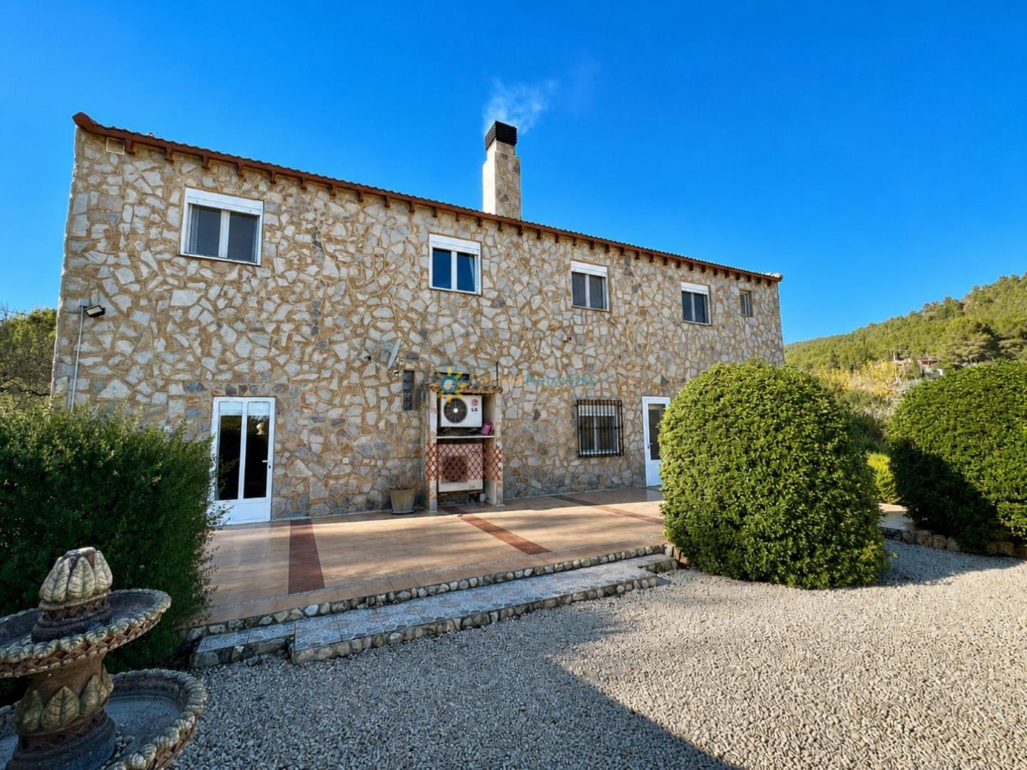 Villa for Sale in Olleria, l'
