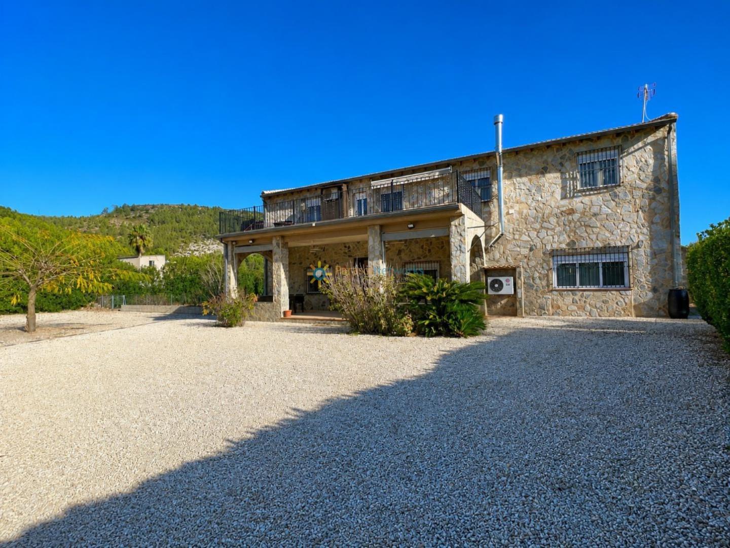 Villa for Sale in Olleria, l'