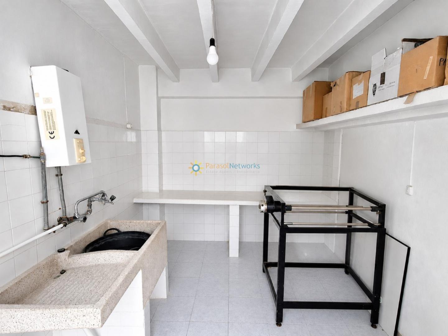 Semi-detached House for Sale in Montaverner