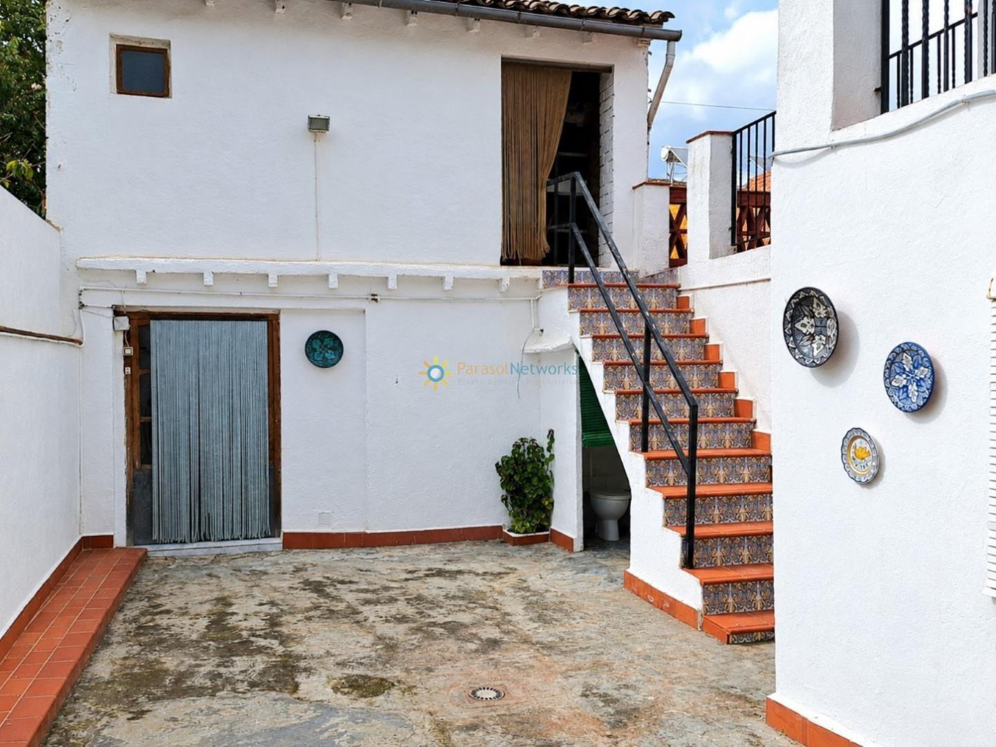 Semi-detached House for Sale in Montaverner