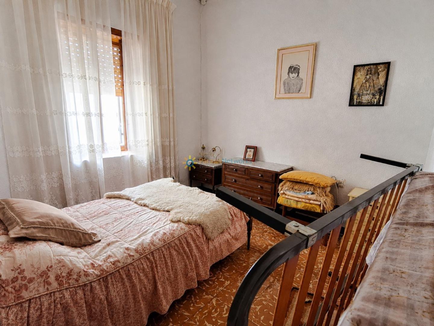 Semi-detached House for Sale in Montaverner