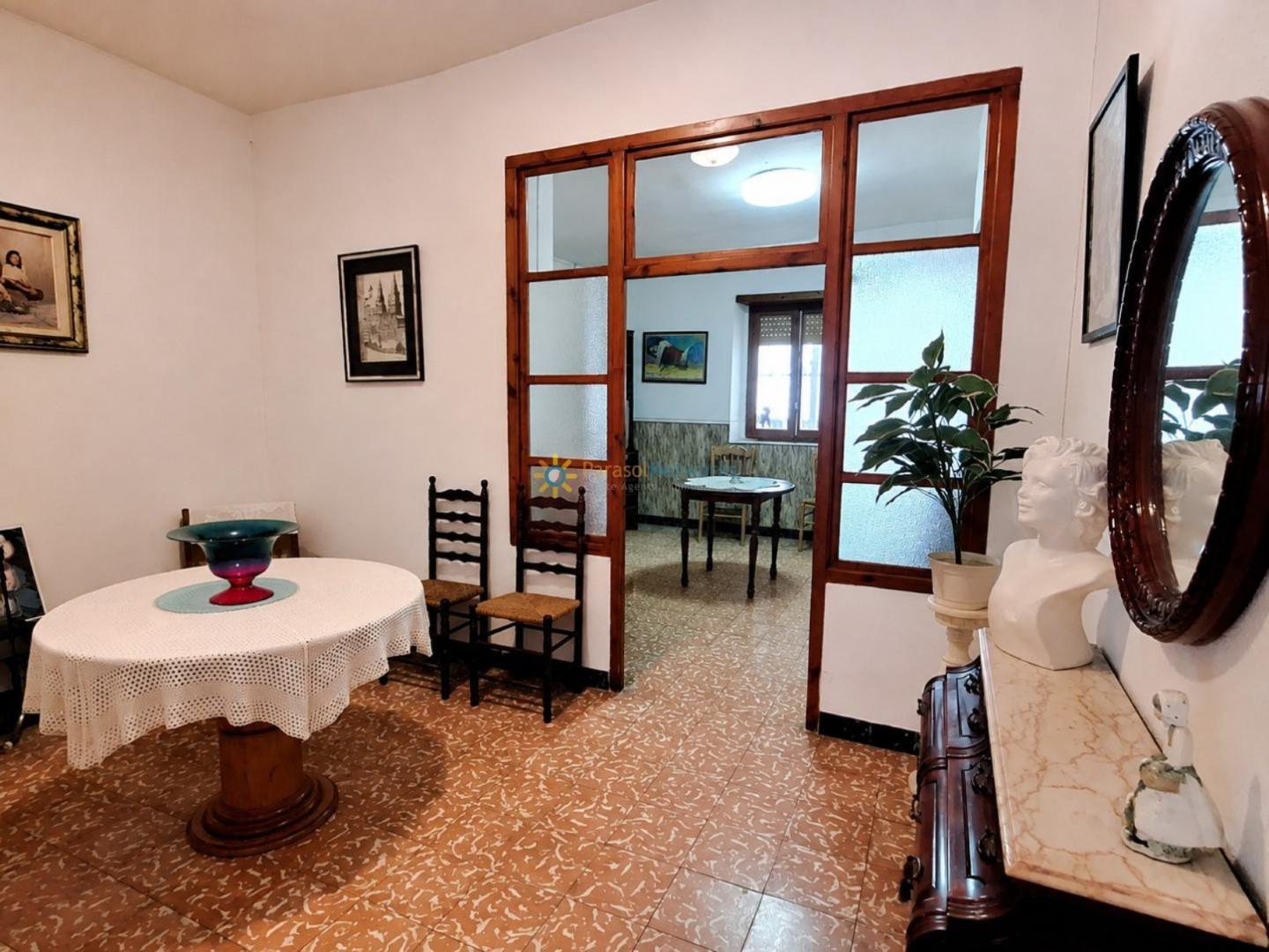 Semi-detached House for Sale in Montaverner