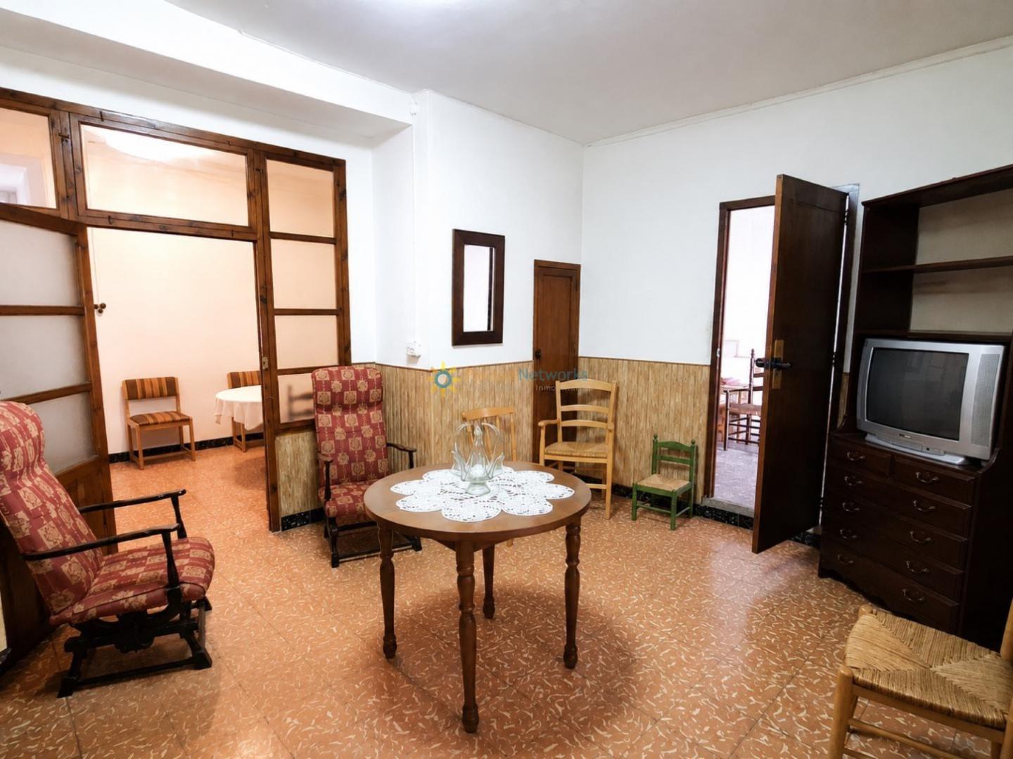 Semi-detached House for Sale in Montaverner