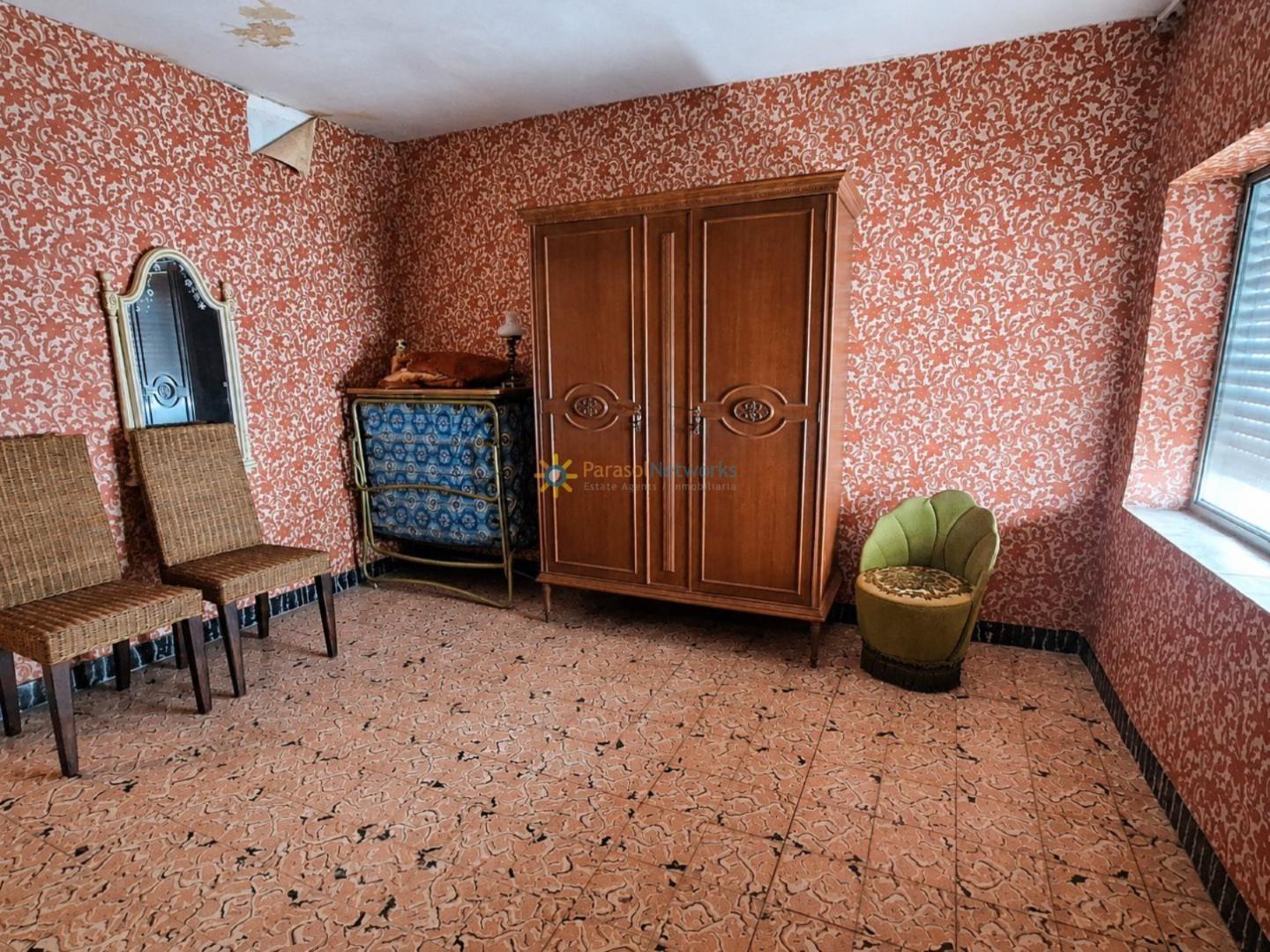Semi-detached House for Sale in Montaverner