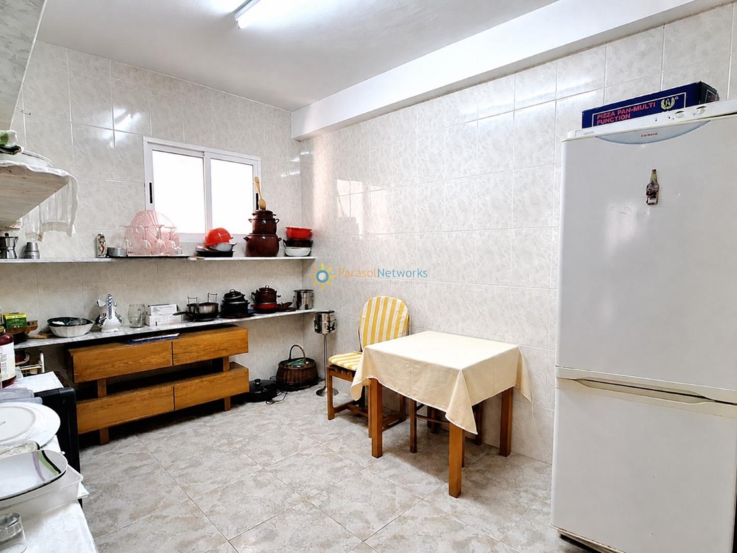 Semi-detached House for Sale in Montaverner