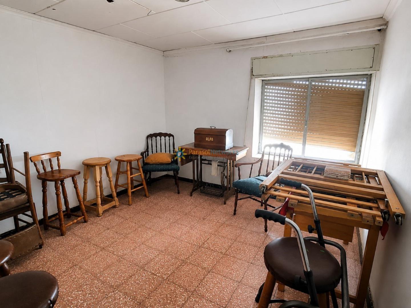 Semi-detached House for Sale in Montaverner