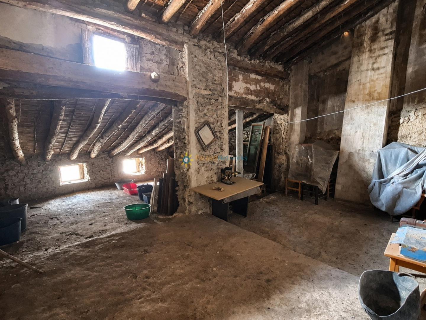 Semi-detached House for Sale in Montaverner