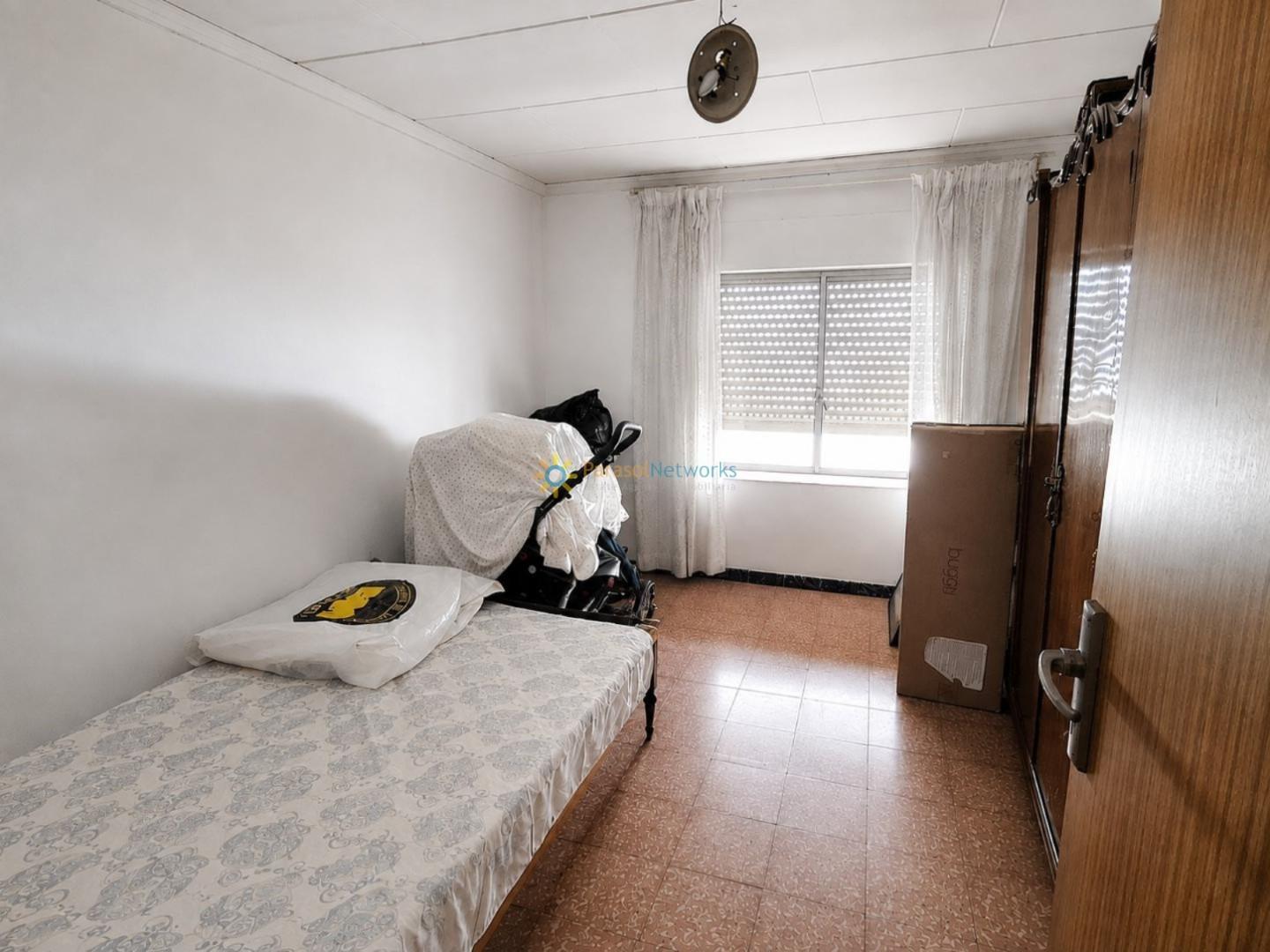 Semi-detached House for Sale in Montaverner