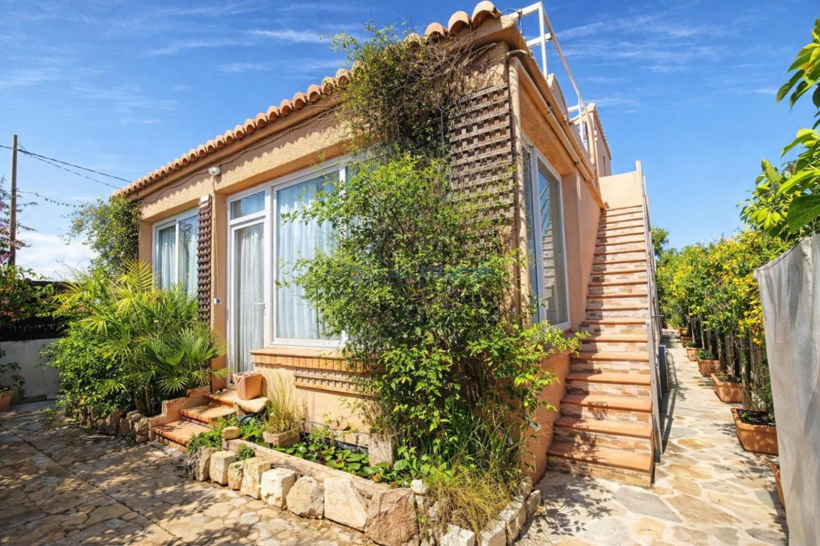 Villa for Sale in Oliva