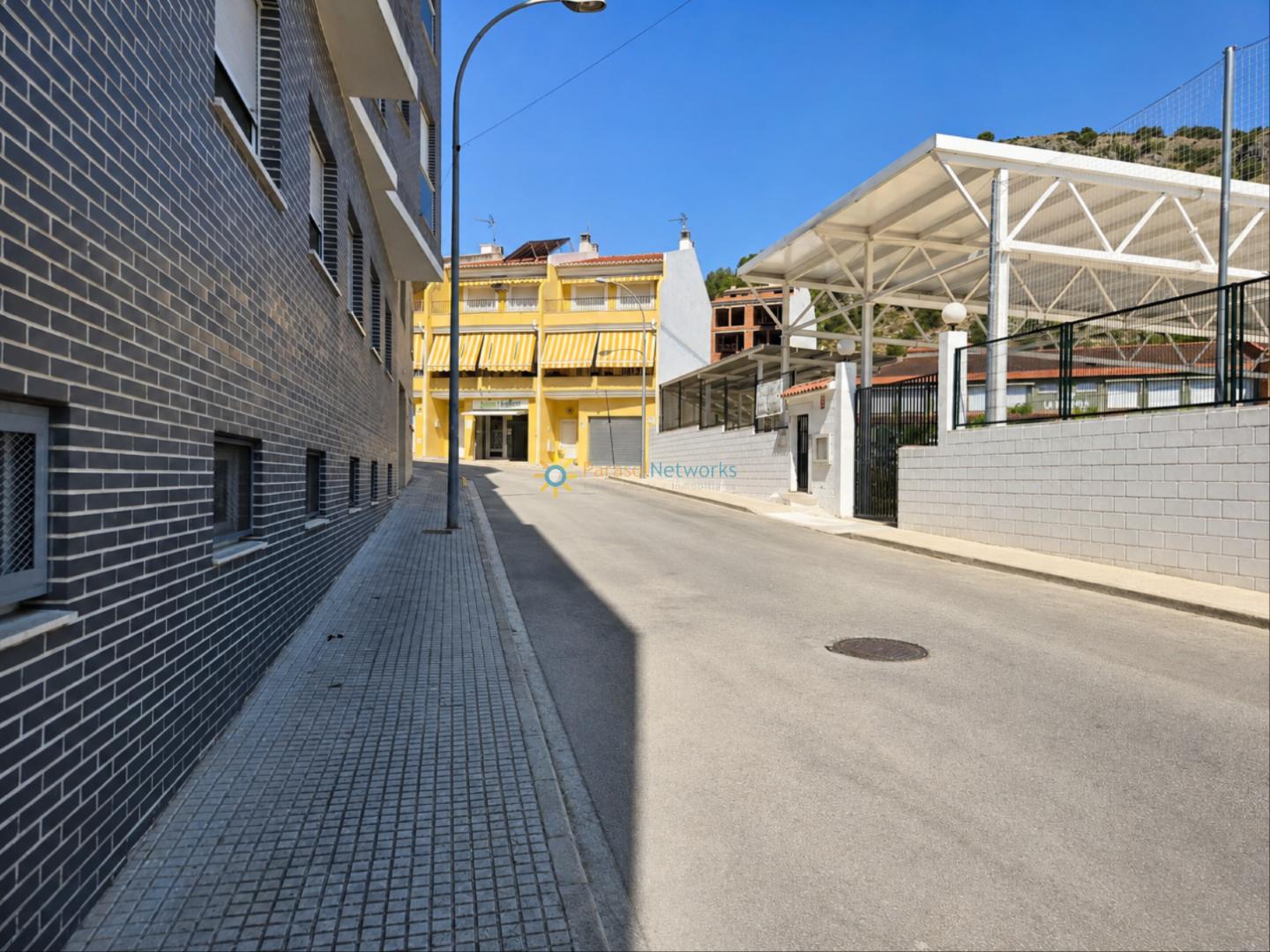 Garage for Sale in Ador