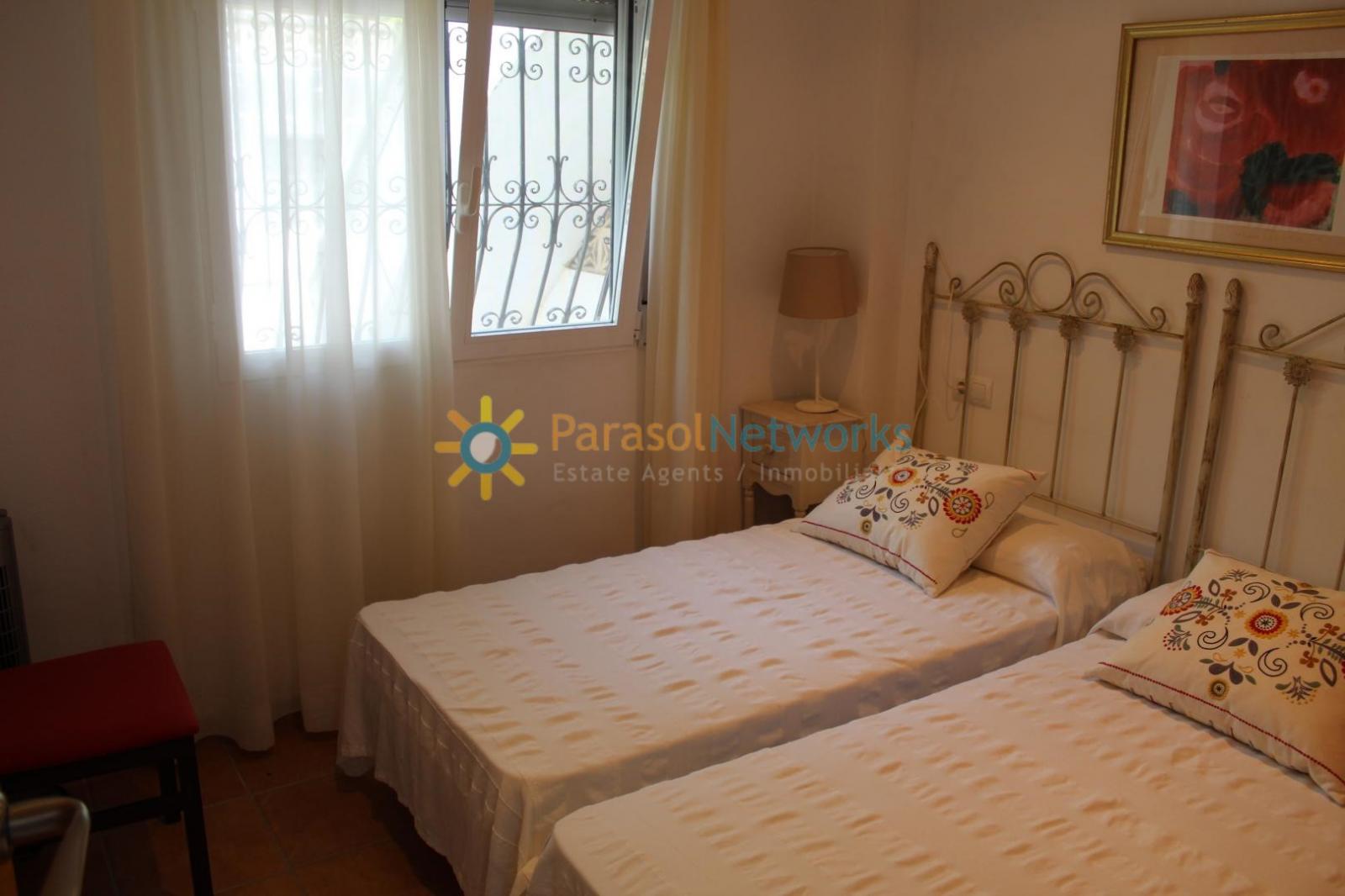 Chalet for Rent in Oliva