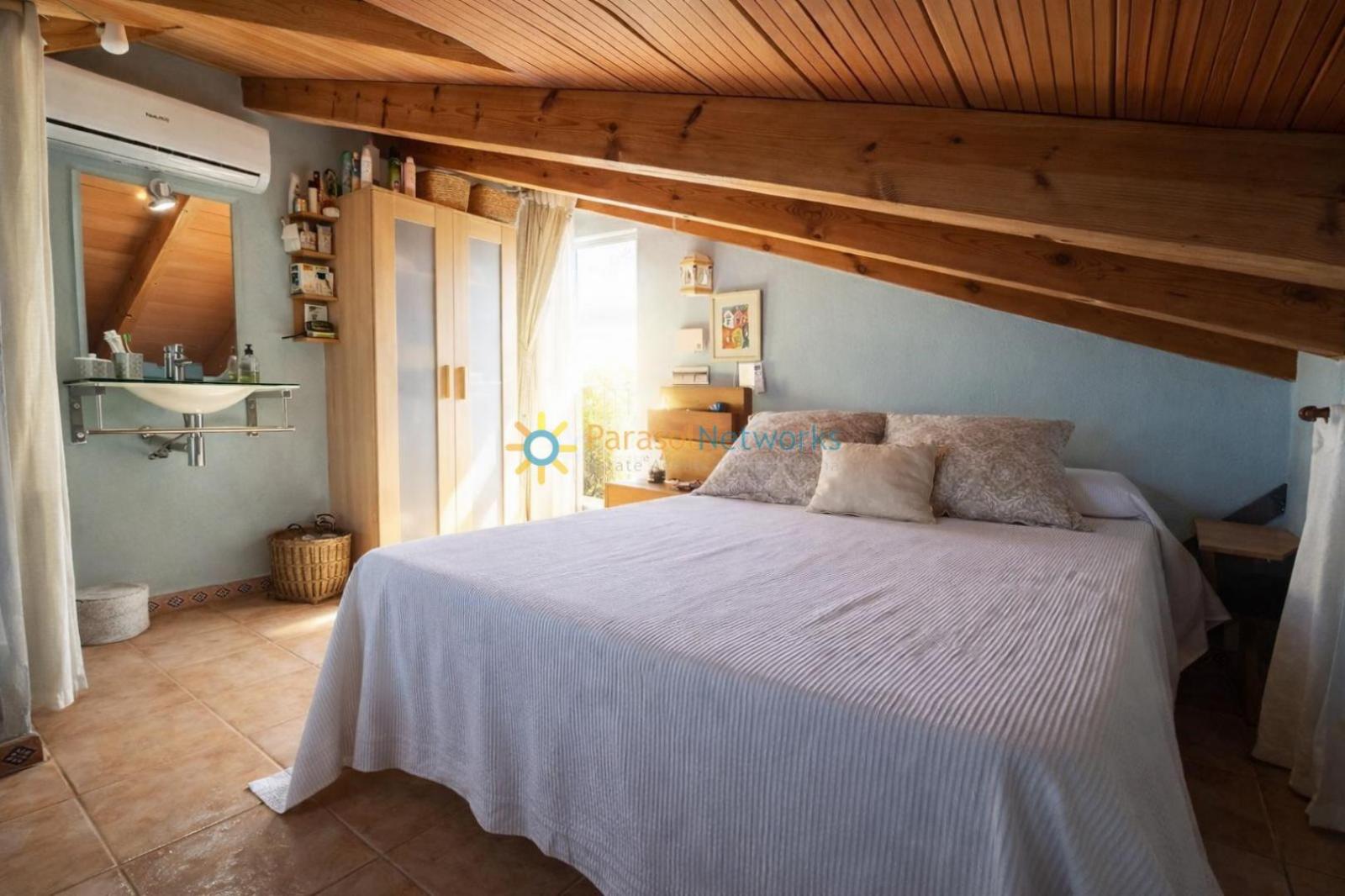 Villa for Sale in Oliva