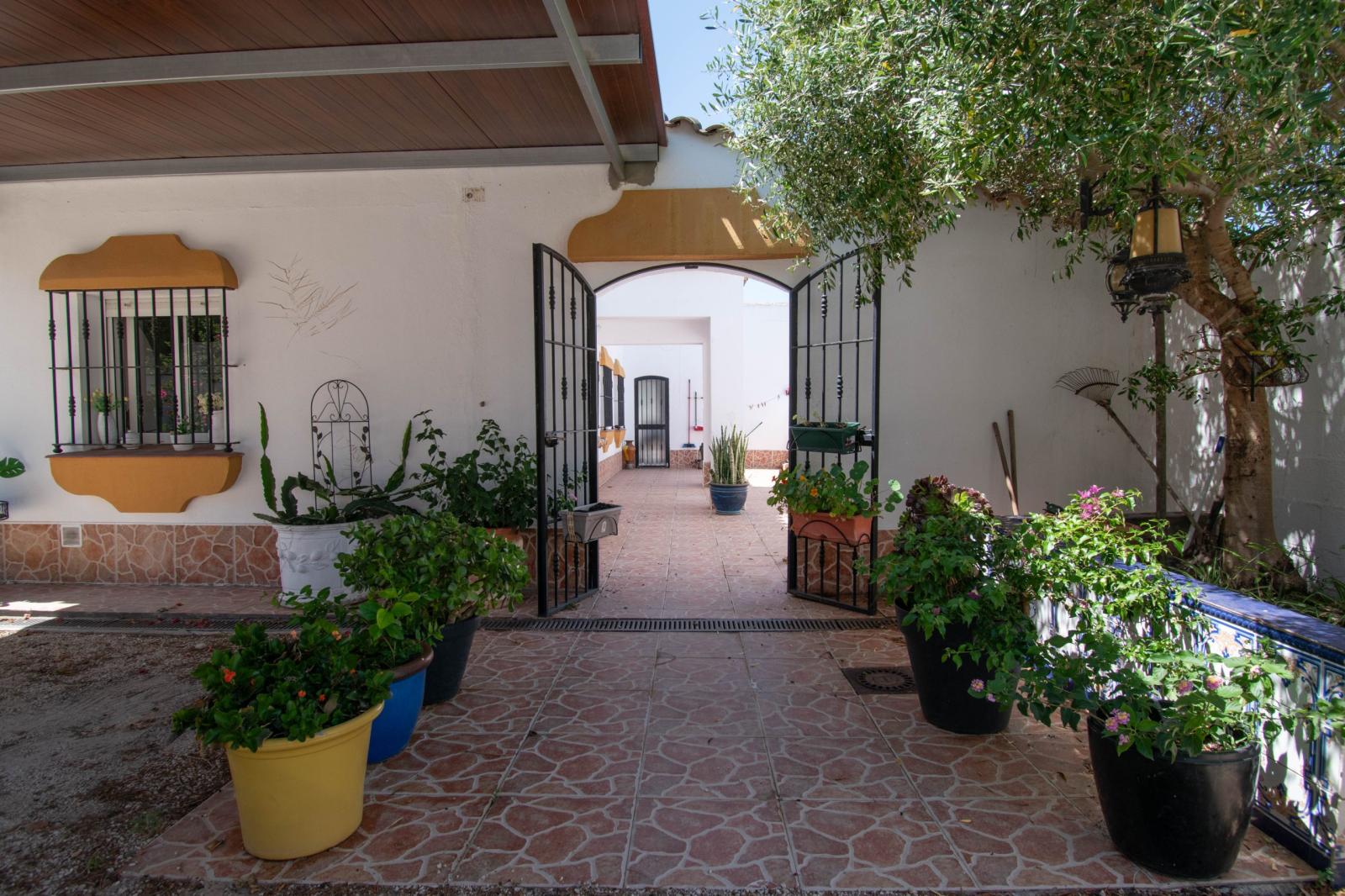 Villa for Sale in Chiclana de la Frontera