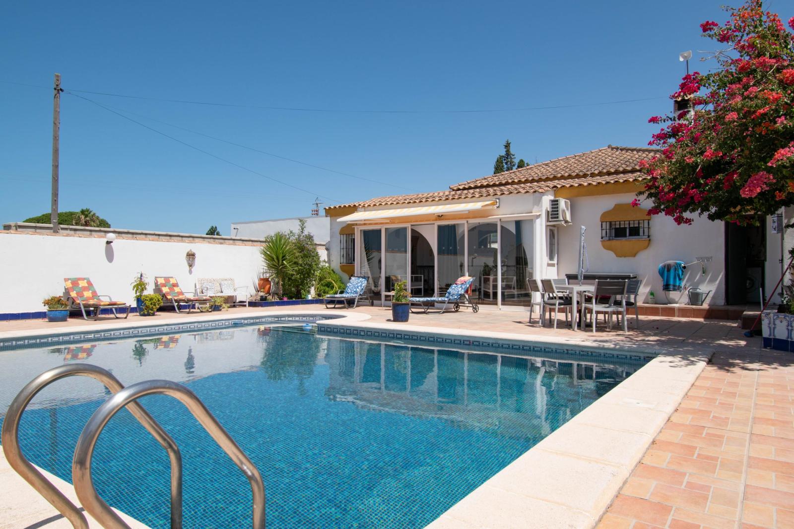 Villa for Sale in Chiclana de la Frontera
