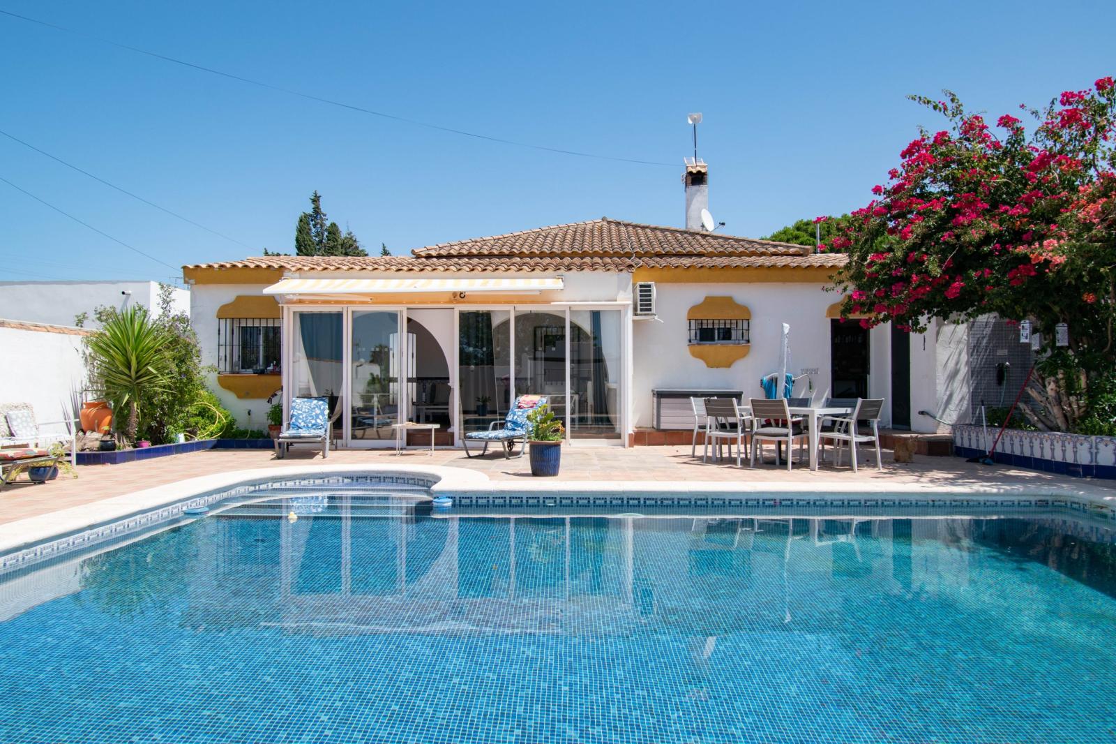 Villa for Sale in Chiclana de la Frontera
