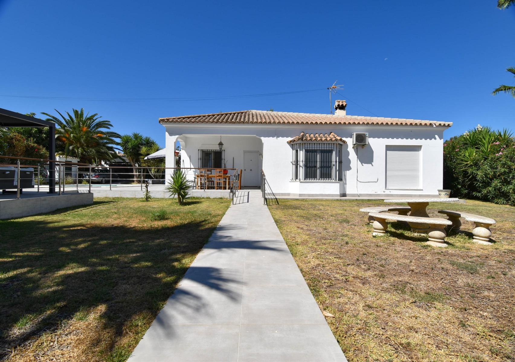 Villa for Sale in Chiclana de la Frontera