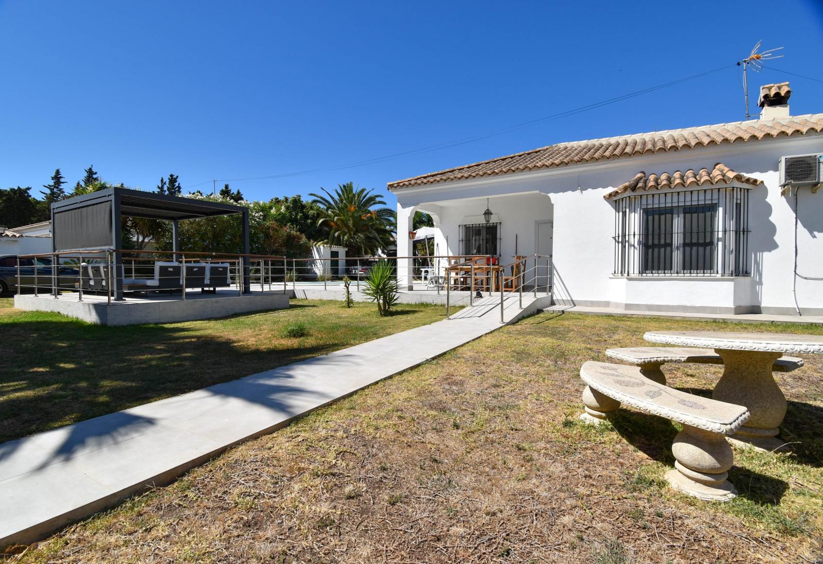 Villa for Sale in Chiclana de la Frontera