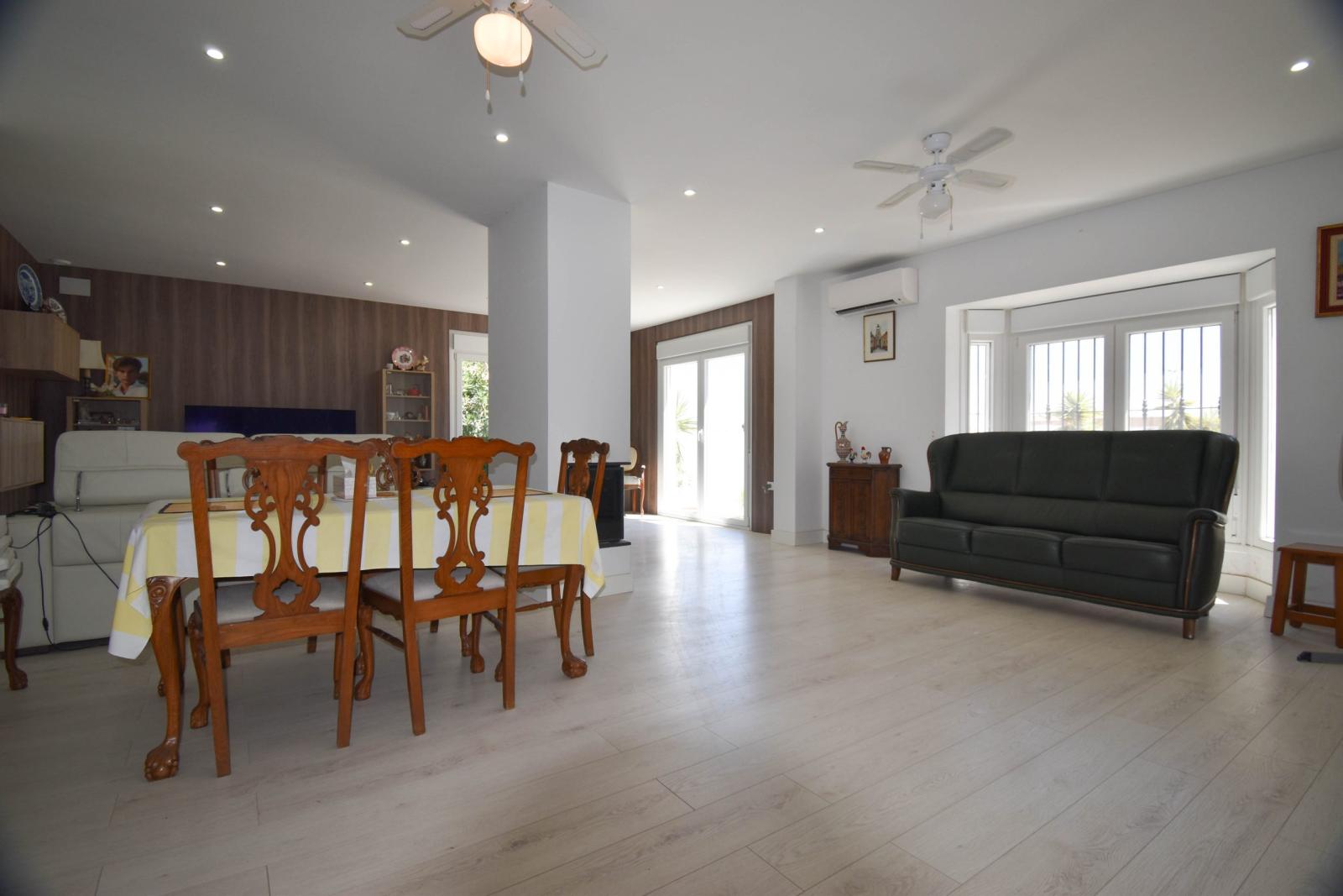 Villa for Sale in Chiclana de la Frontera