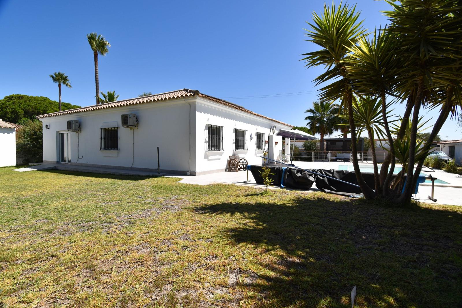 Villa for Sale in Chiclana de la Frontera