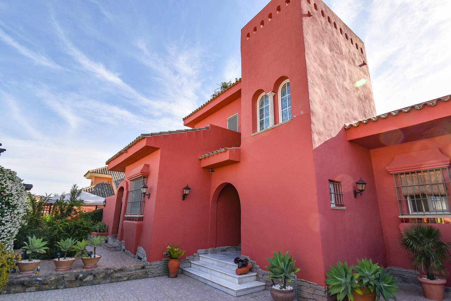 Villa for Sale in Chiclana de la Frontera
