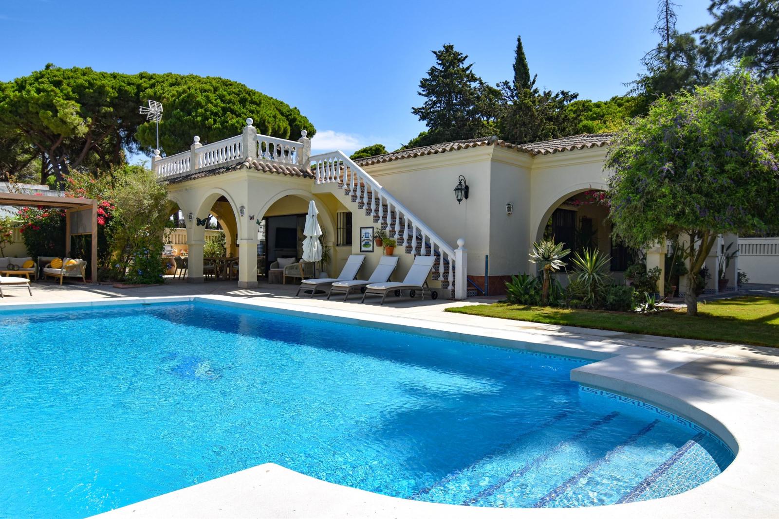 Villa for Sale in Chiclana de la Frontera