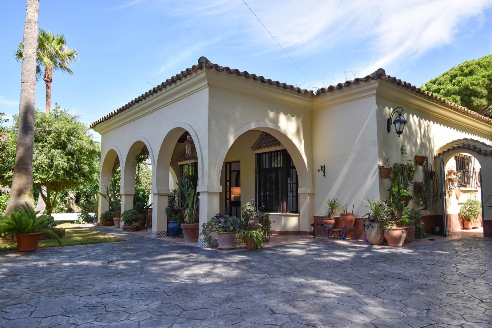 Villa for Sale in Chiclana de la Frontera