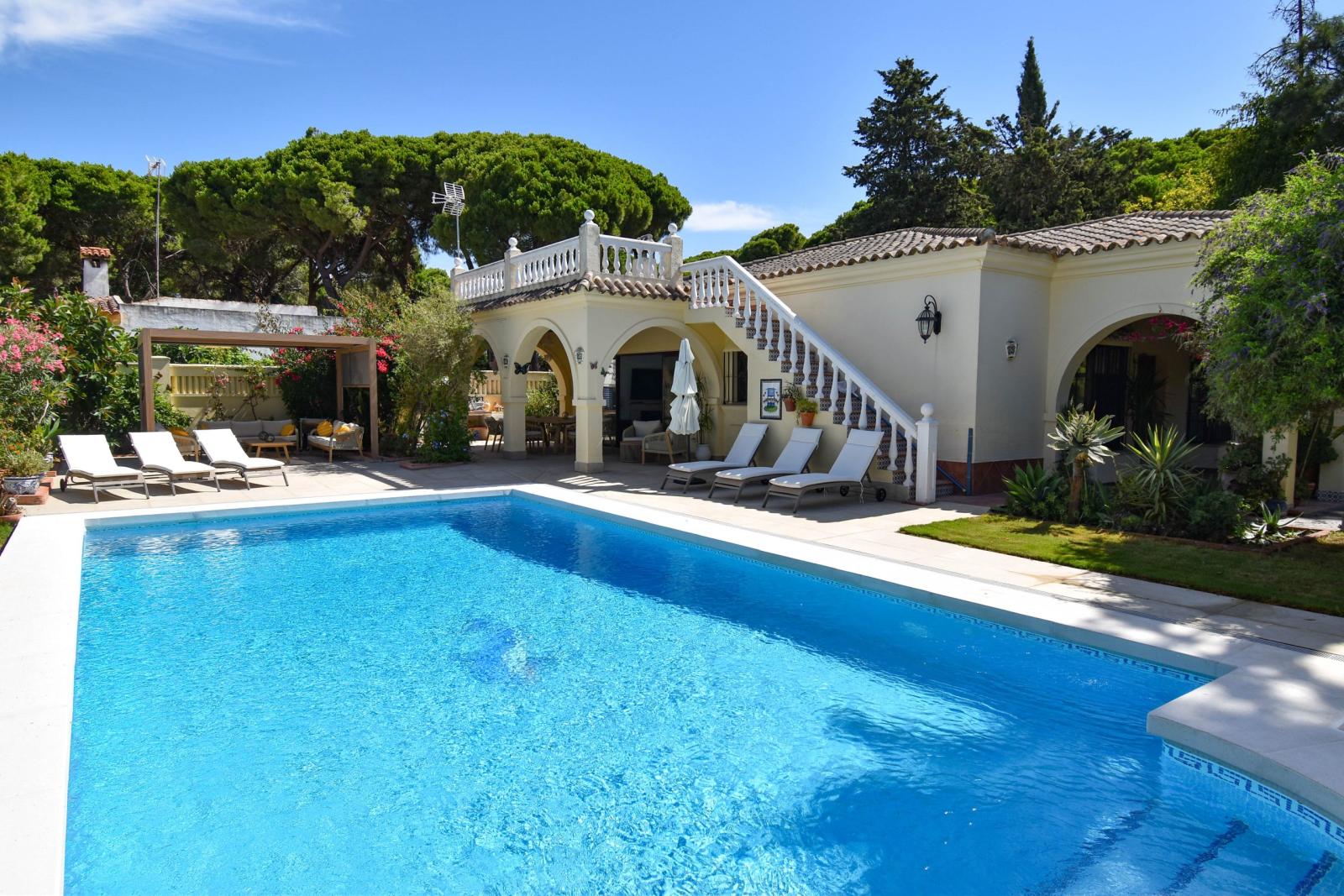 Villa for Sale in Chiclana de la Frontera