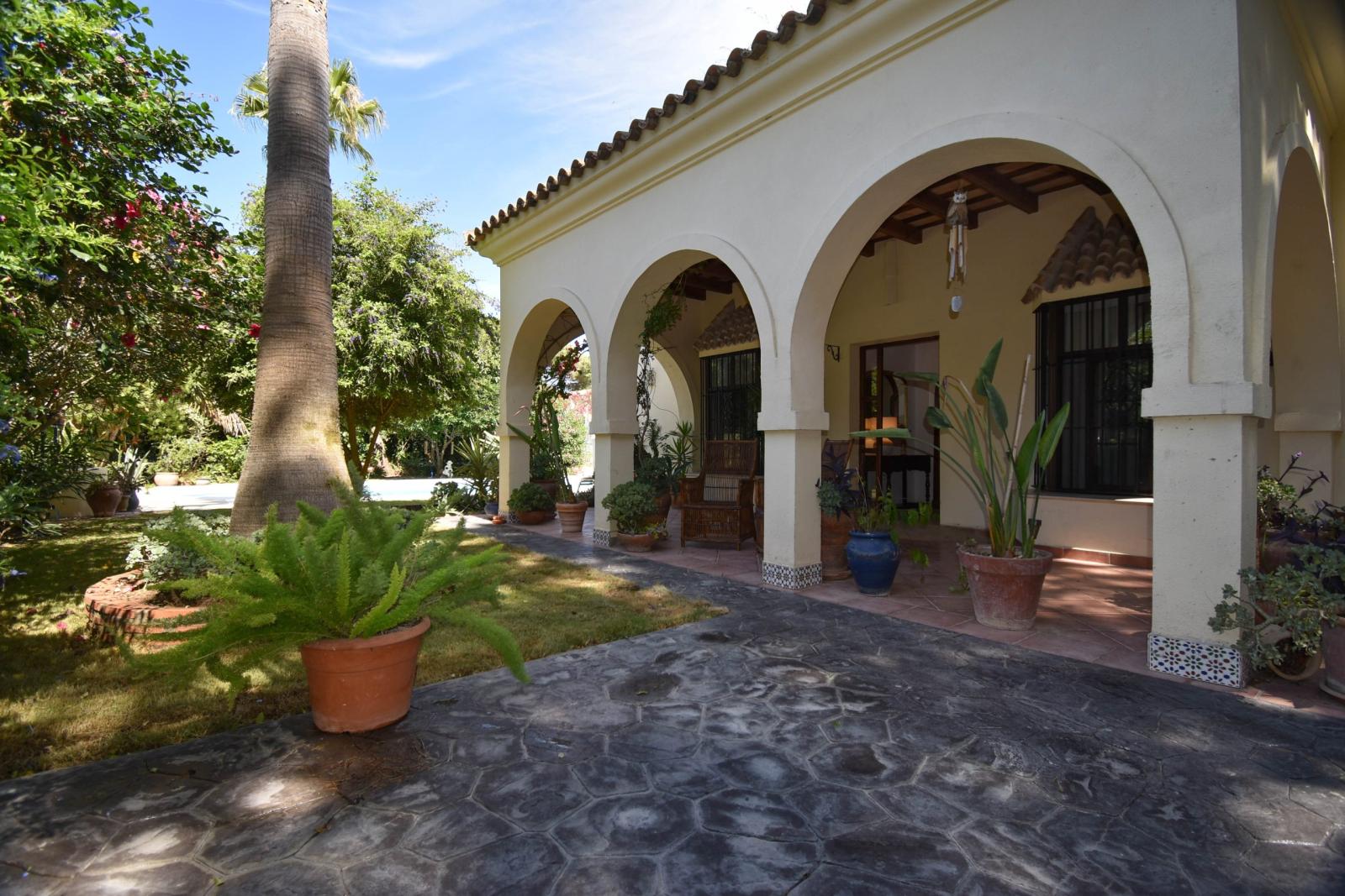 Villa for Sale in Chiclana de la Frontera