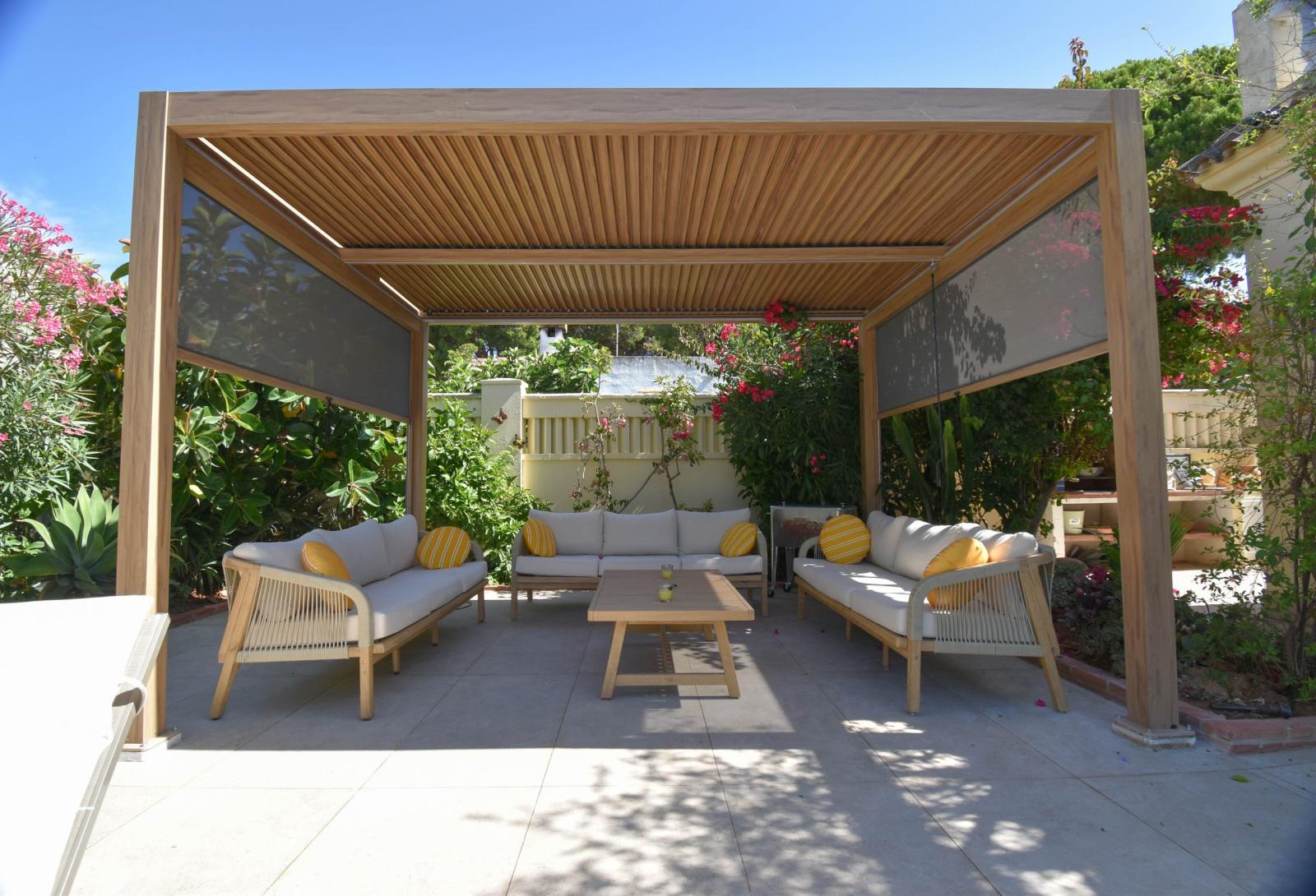 Villa for Sale in Chiclana de la Frontera