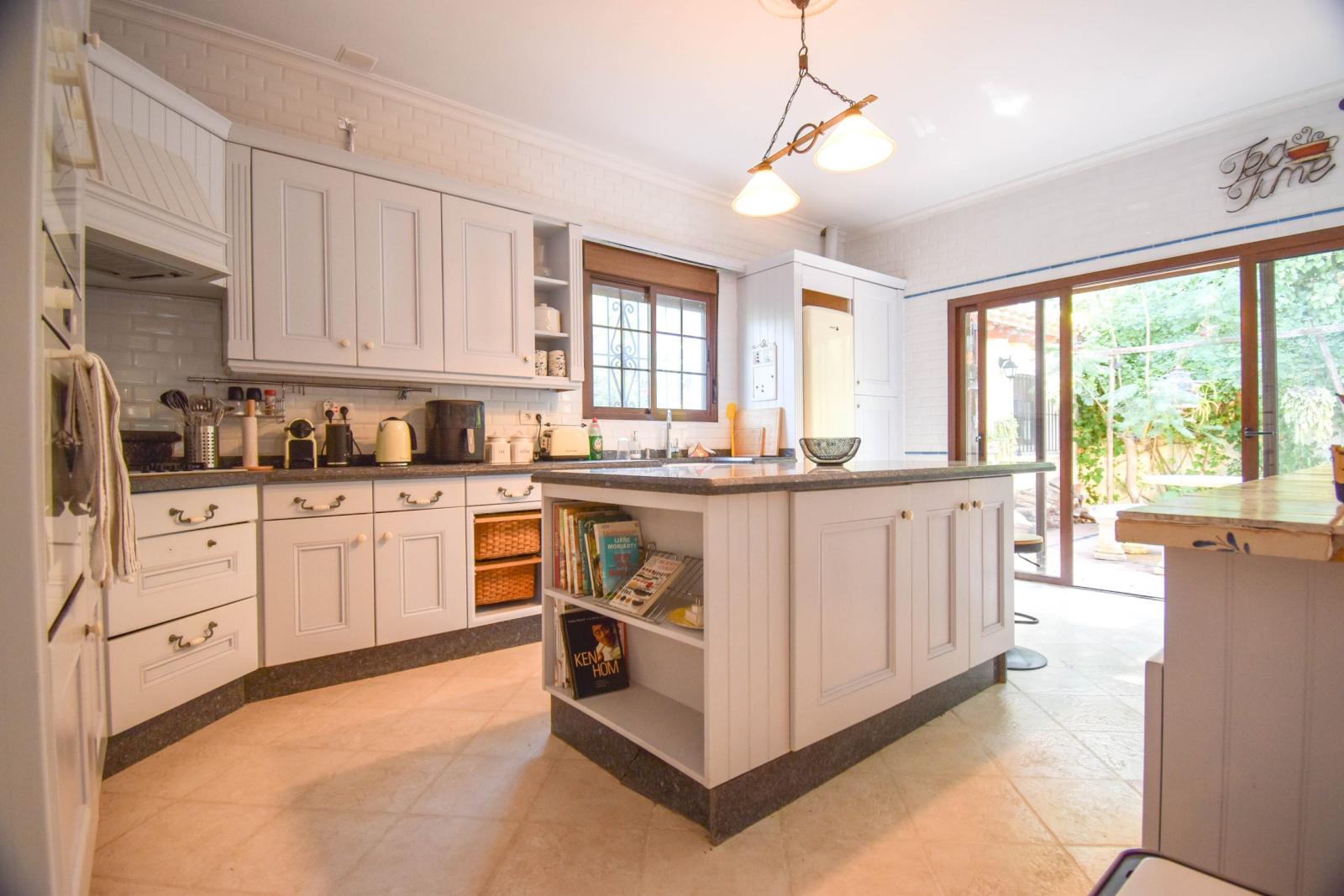 Villa for Sale in Chiclana de la Frontera