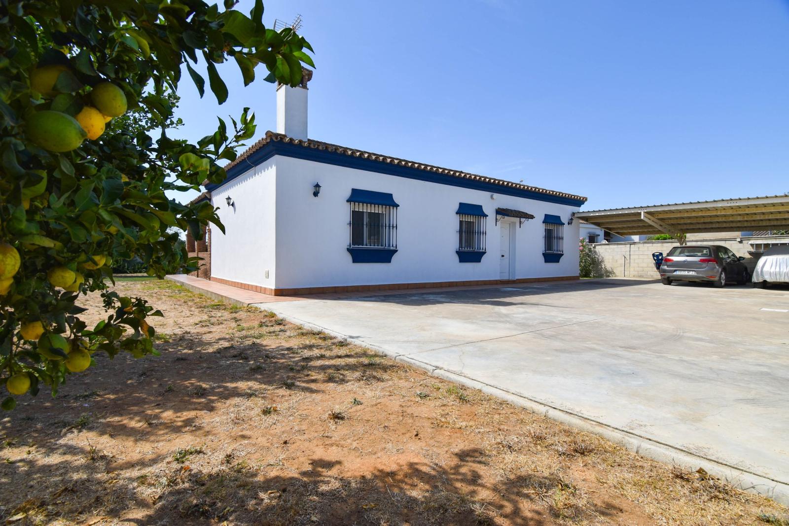 Villa for Sale in Chiclana de la Frontera