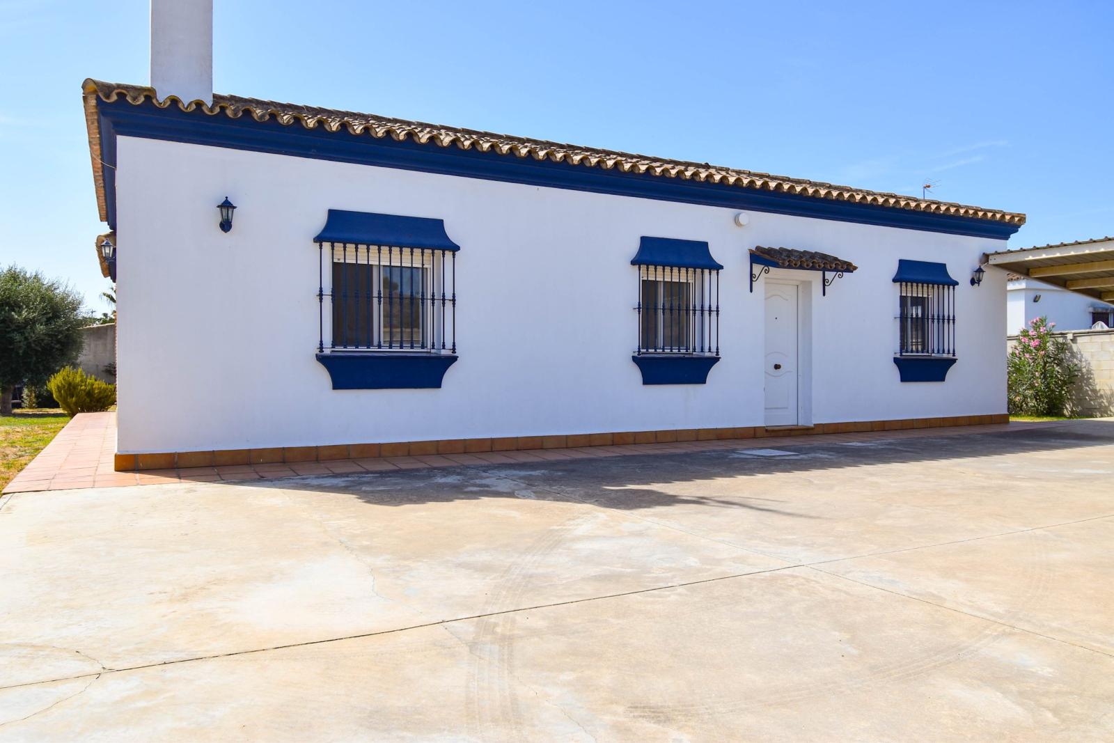 Villa for Sale in Chiclana de la Frontera