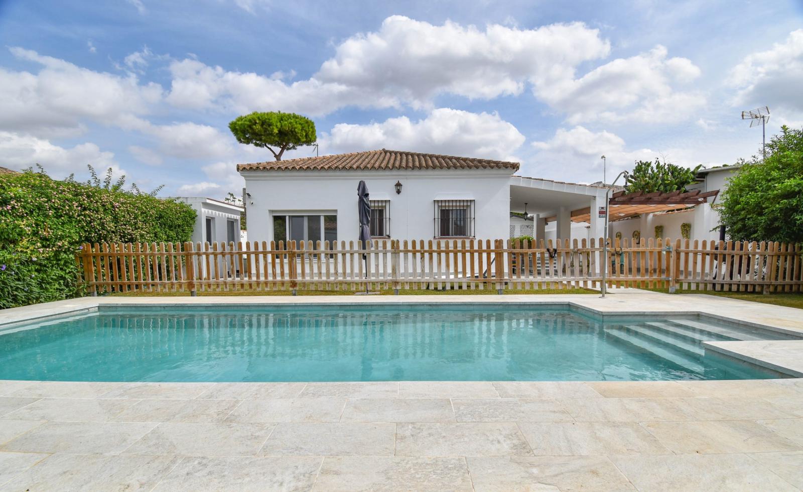 Villa for Sale in Chiclana de la Frontera