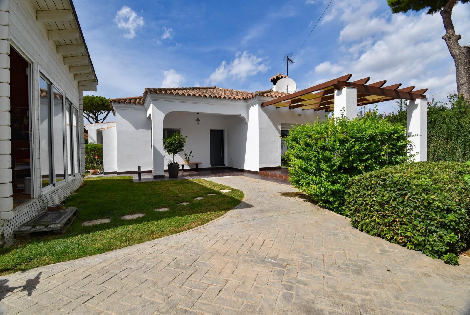 Villa for Sale in Chiclana de la Frontera