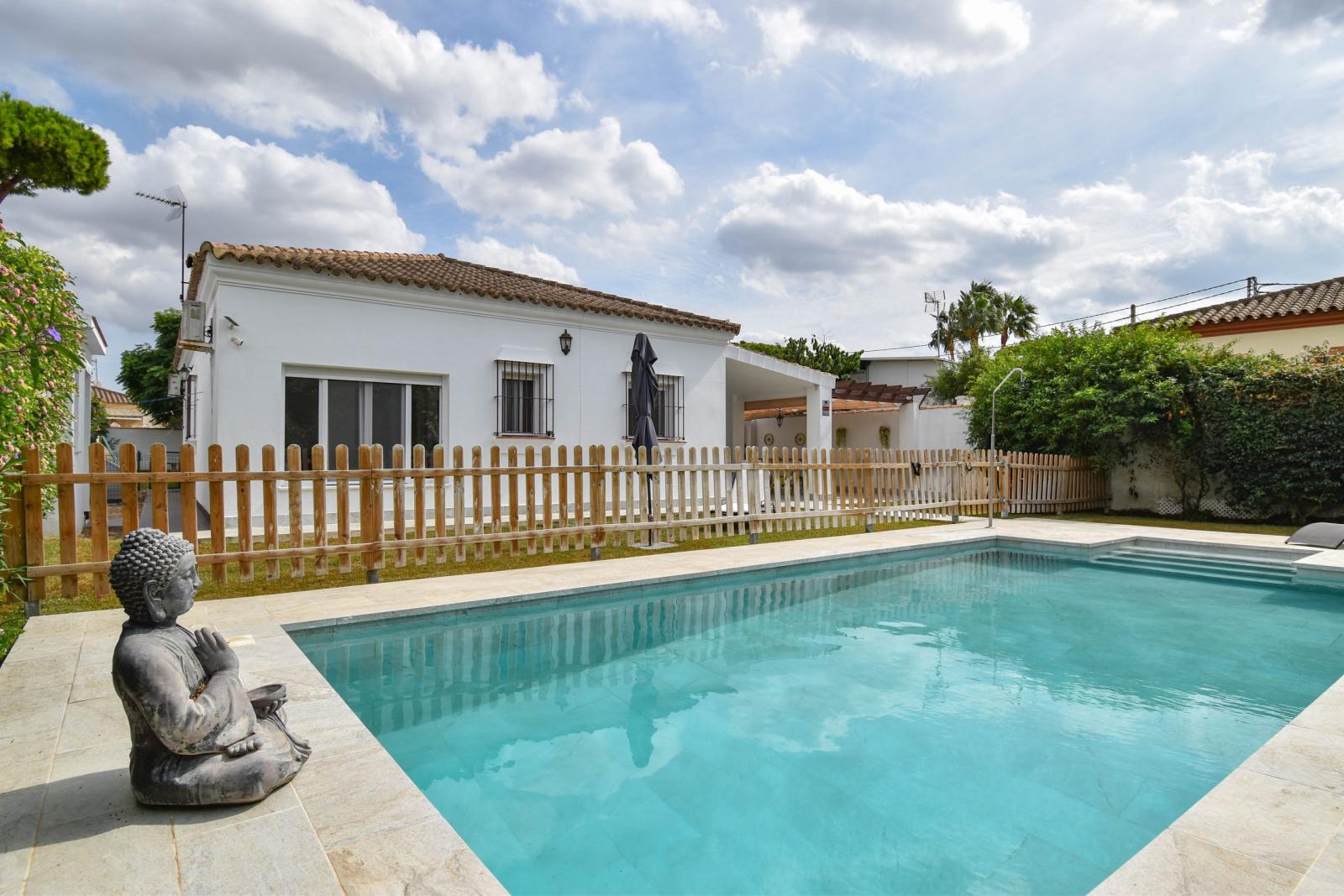 Villa for Sale in Chiclana de la Frontera