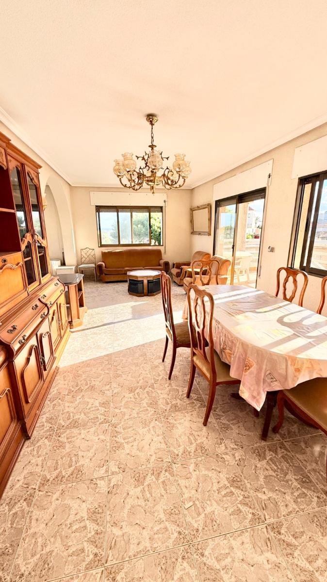 Chalet for Sale in Cartagena