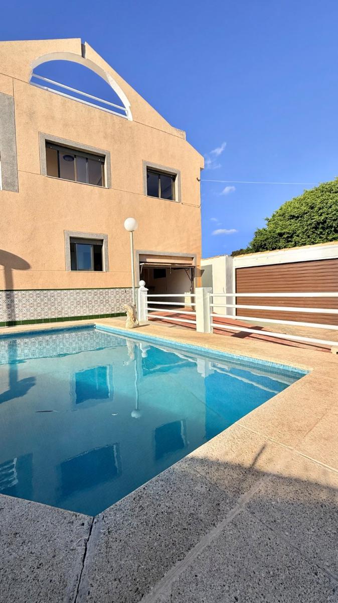 Chalet for Sale in Cartagena