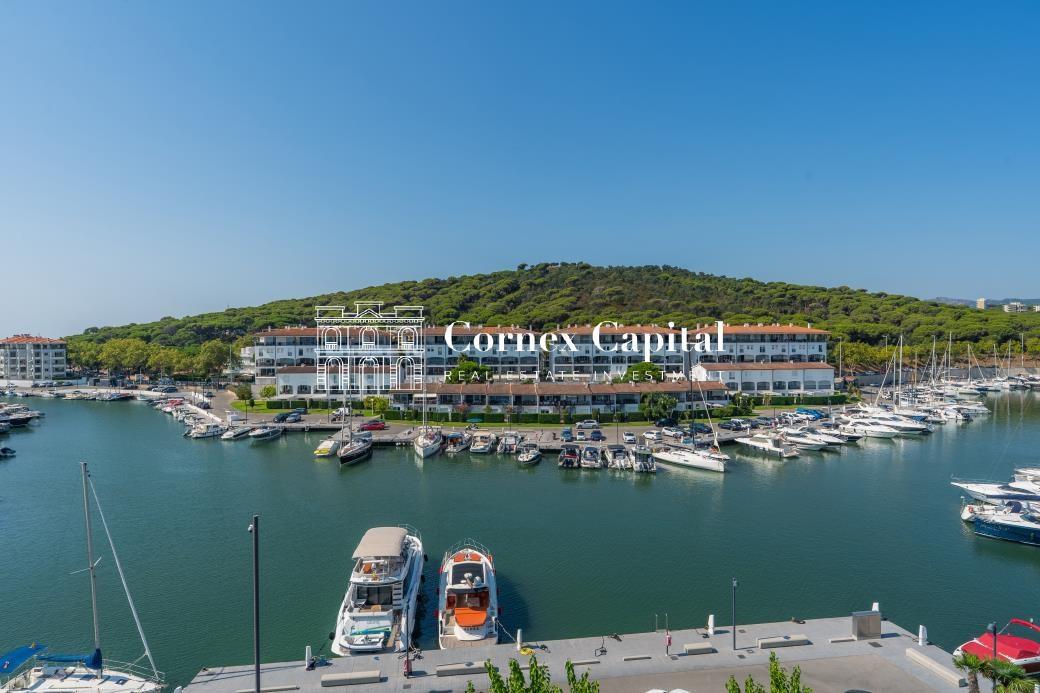 Apartment for Sale in Castell-Platja d'Aro