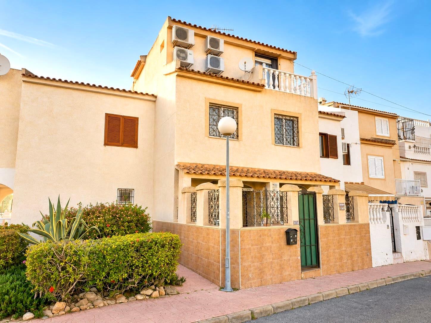 Chalet for Sale in Torrevieja