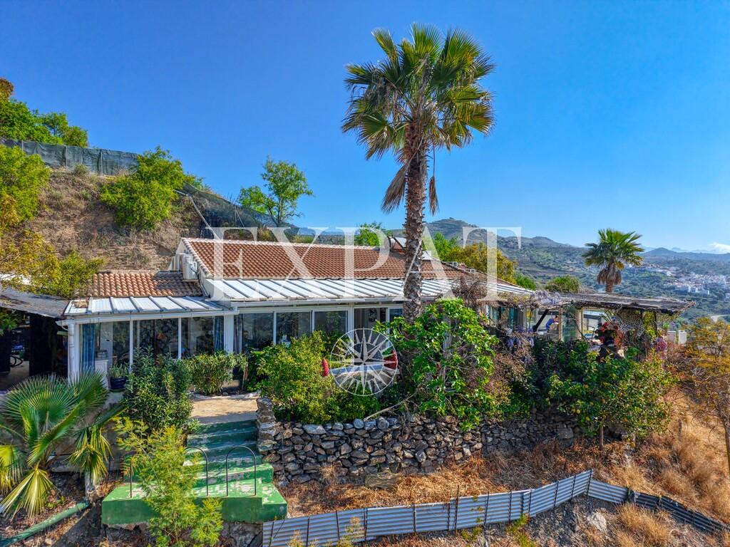 House for Sale in Arenas