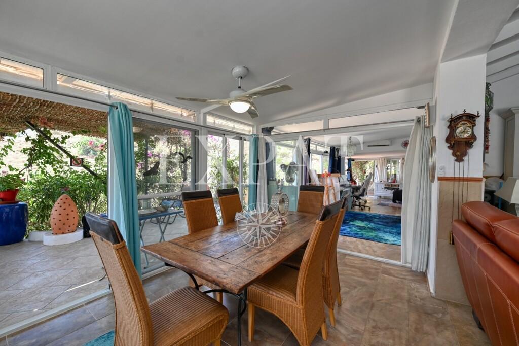 House for Sale in Arenas
