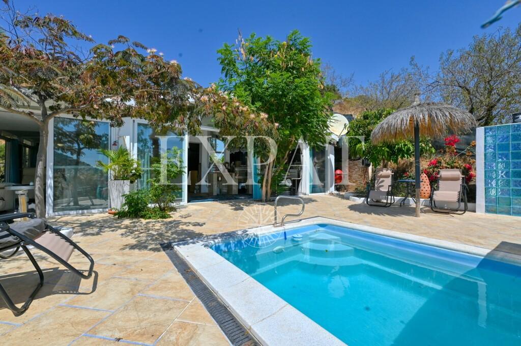 House for Sale in Arenas