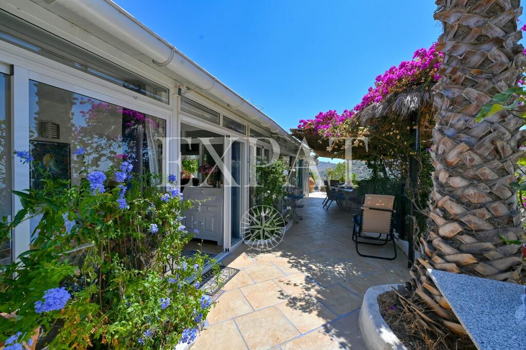 House for Sale in Arenas