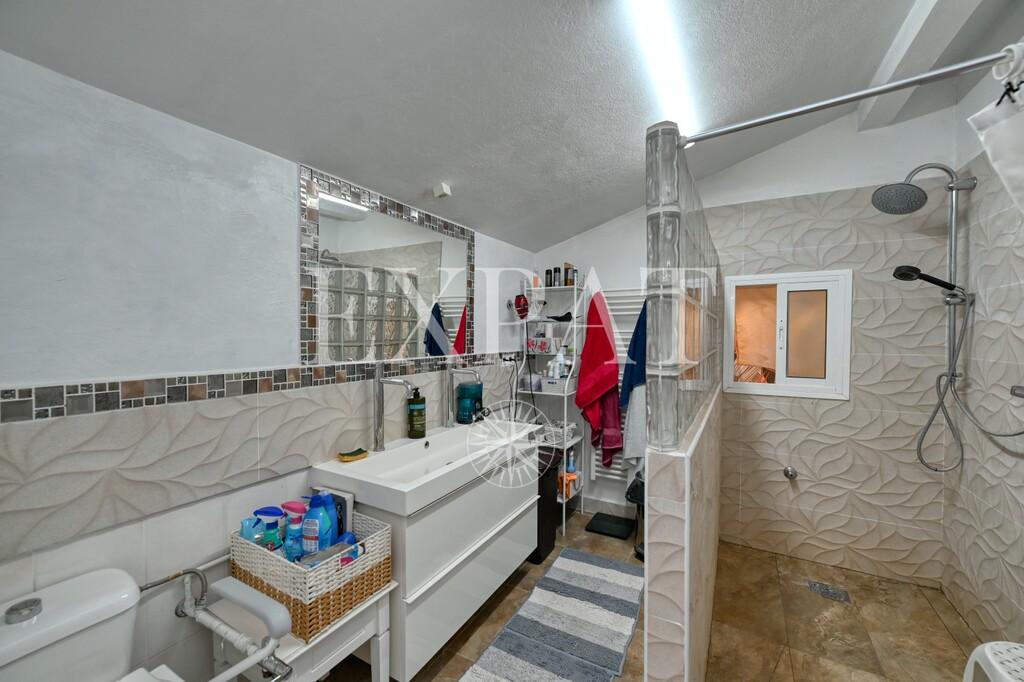 House for Sale in Arenas