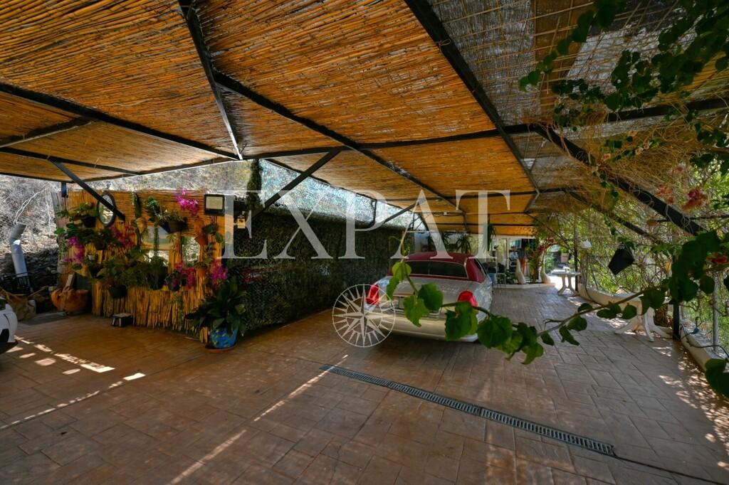 House for Sale in Arenas