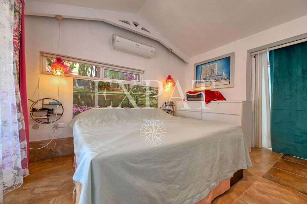 House for Sale in Arenas